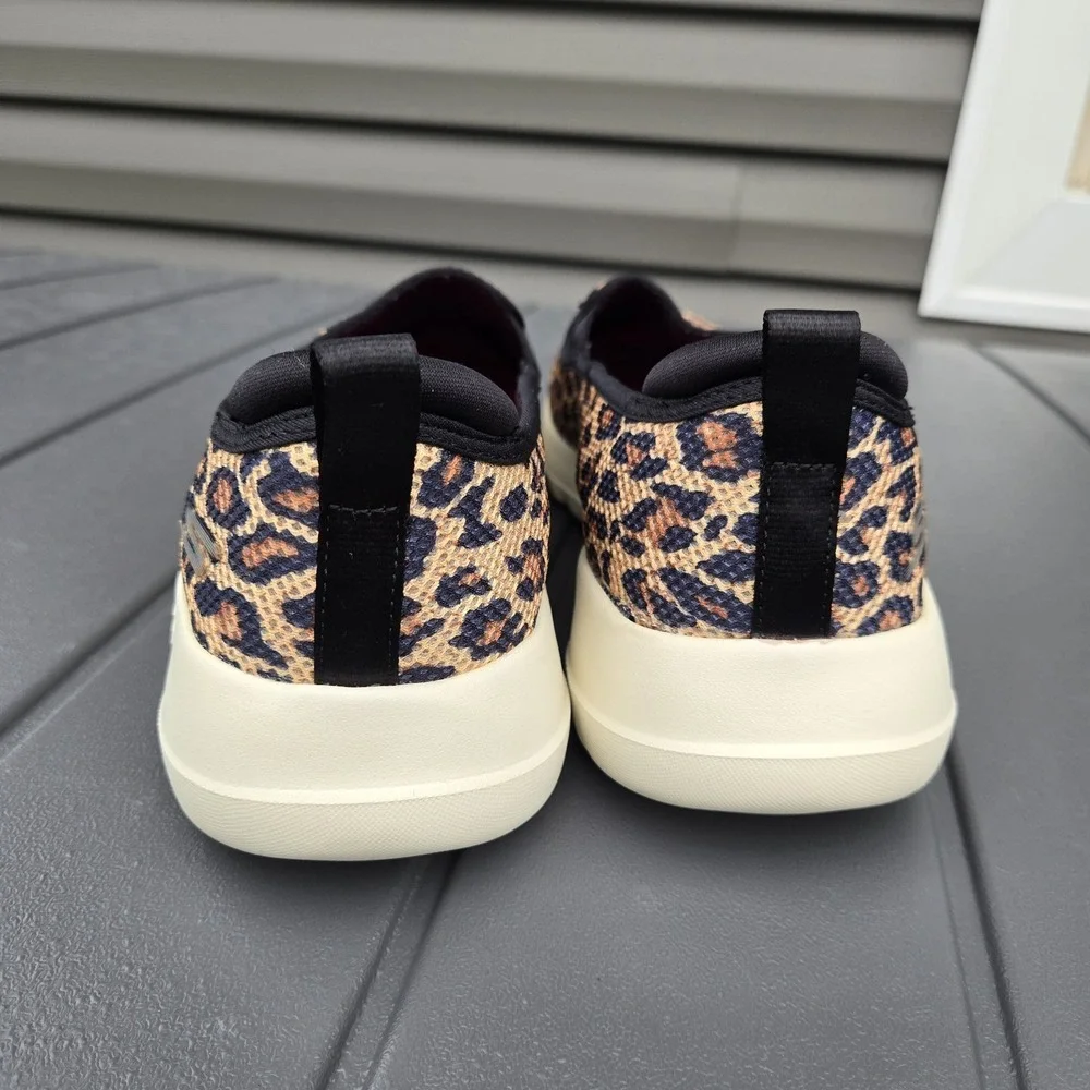 Skechers Go Walk Joy Mariah Leopard Print Shoes Womens Size 11